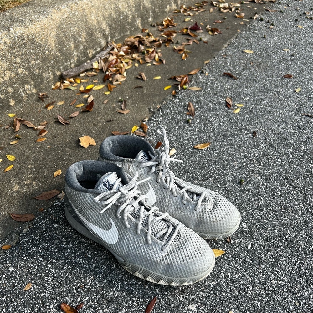 Nike Kyrie 1 - Wolf Grey(Men’s 6.5)